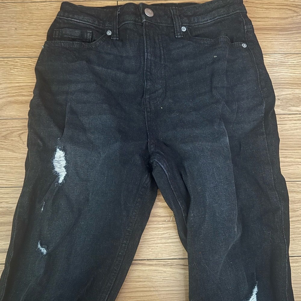 Women’s distressed jeans